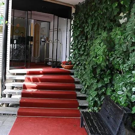米兰诺帕玛诺瓦酒店 酒店